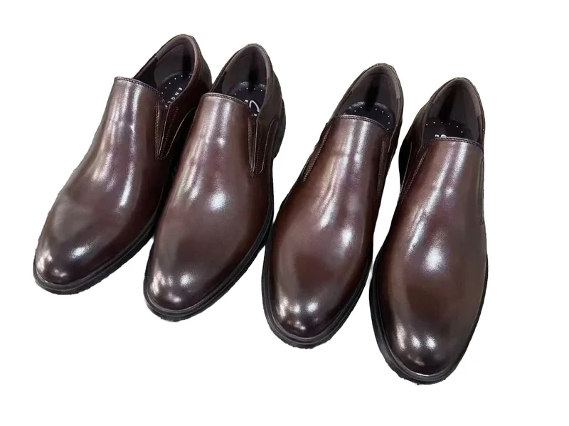 BROWN LACES LESS MEN’S  CLARKS OFFICIAL SHOES.