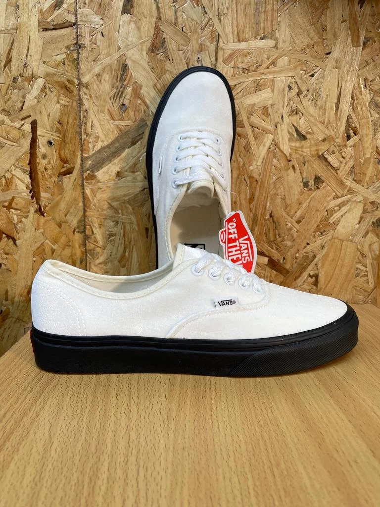 Authentic Velvet Vans of The Wall -White