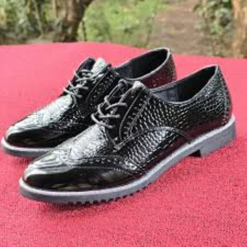 BLACK LACED BROGUES ELEGANT LADIES SHOES.