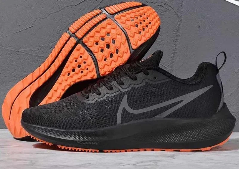 Black NIKE AIR MAX ZOOM Running Sneakers