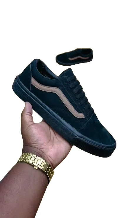 BLACK OLD SKOOL VANS LEATHER SHOES .
